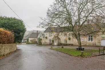 Mökkimajoitus The Forge