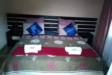 تختخواب و صبحانه Teklos Bnb