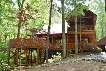 Mökkimajoitus Aska Retreat