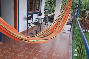 تختخواب و صبحانه Darion S