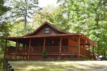 کلبه Skip To The Lake