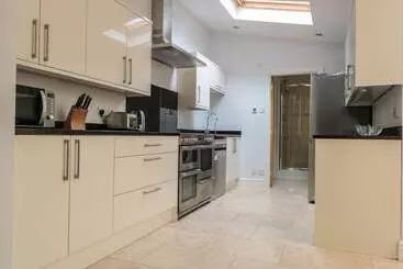 کلبه 33 Crescent Gardens