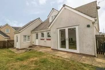 Mökkimajoitus 5 Cae Derwydd