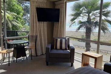 Ohiwa Beach Apartments Motel