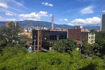 Apartahotel Montes La 70