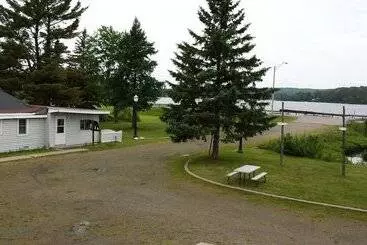 Hotelli Bear Paw Inn