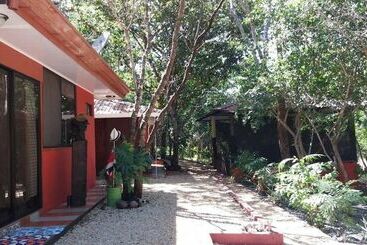 Отель Villa De Los Monos