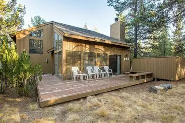 Mökkimajoitus Red Hill 4