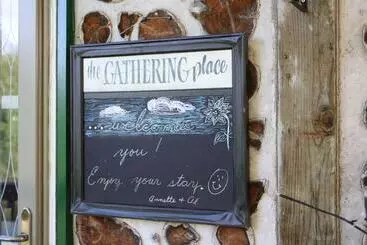 Aamiaismajoitus (B&B) The Gathering Place On Golden Ponds