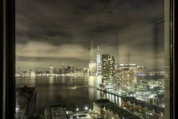 Отель Pelicanstay At Newport