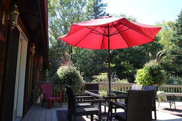 Jewel On The Hill Bed & Breakfast