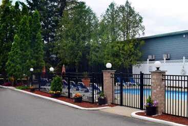 O Sullivan S On The Lake Motel