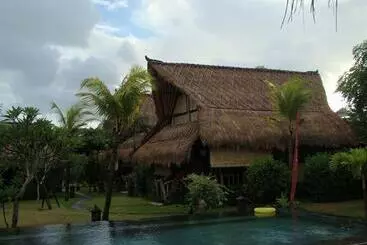 هتل Flower Bud Bungalow Balangan