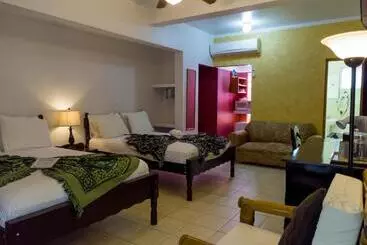 בית מלון כפרי Rumors Resort