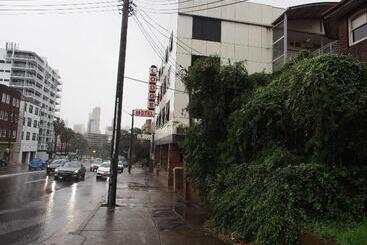 Edgecliff Lodge Motel