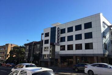 Edgecliff Lodge Motel