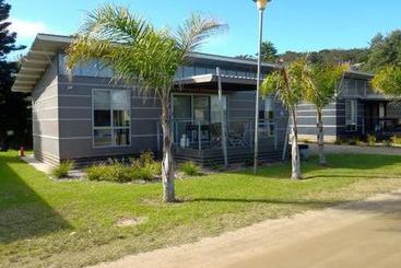 Отель Barlings Beach Holiday Park