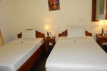 Отель Mayfair Boutique Angkor Villa