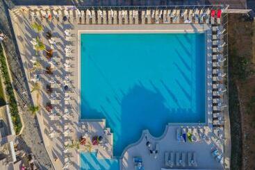 هتل Porto Platanias Village Resort