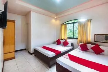 Hotel Reddoorz At Coco Grove Tourist Inn