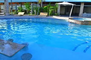 هتل Lake Safari Lodge