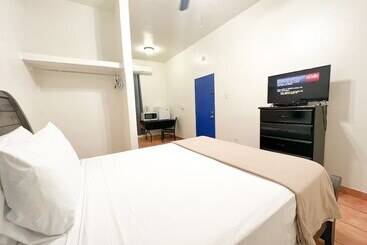 هتل West Coast Inn S