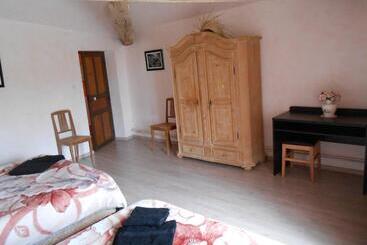 بنسيون La Ferme Des 3 Suissesses