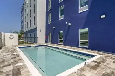 ホテル Comfort Inn & Suites New Port Richey Downtown District