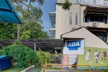 Oyo 90994 Ada Guest House