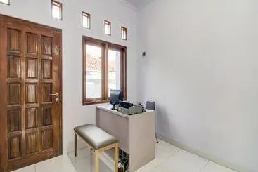 Oyo 91243 Bina Syariah Guest House