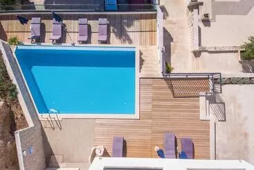 Hotelli Villa Cascada