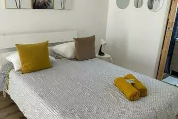 Huoneistohotelli Chambre Le Petit Olivier