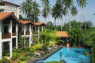 Отель Bentota Village