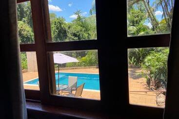 Pension (Hôtel basse catégorie) Grey House