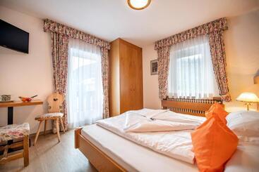 تختخواب و صبحانه Garni Bondi