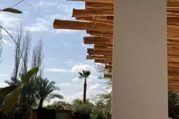 تختخواب و صبحانه Manzil La Tortue