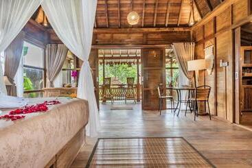 호텔 Kirani Joglo Villa Bali By Mahaputra