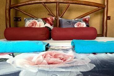 تختخواب و صبحانه The Nirwana Cottage