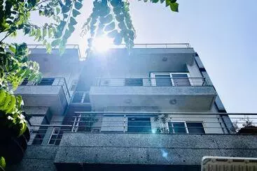 Qotel Hotel Noida Sector 51