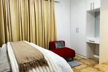 پانسیون Ranzi Court Guest House