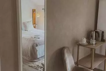 Отель Aurora Estate