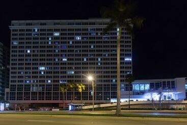 New Point Miami Beach Apartments