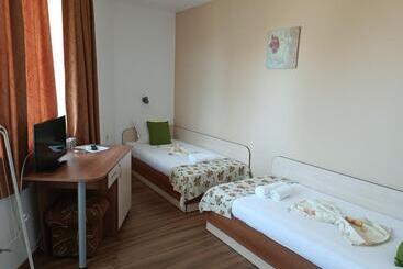 בית מלון כפרי семеен хотел детелини