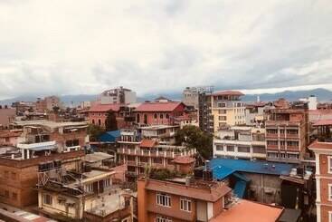 هتل Courtyard Pujan