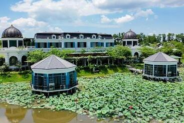 هتل Vườn Vua Resort & Villas