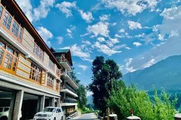 Snow Clad Riverview Hotel & Resort, Manali