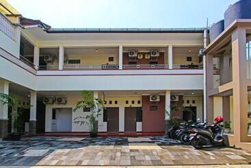 Hotel Oyo 92437 Wahidin Guesthouse