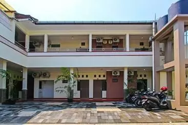 Hotel Oyo 92437 Wahidin Guesthouse