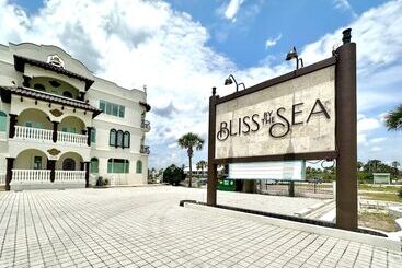 Hotel Bliss By The Sea