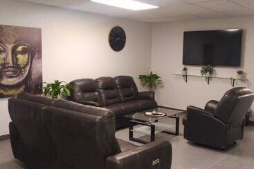 Kapselhotel Amr Hotel Inc